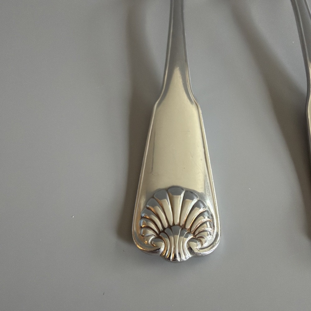 Set of 2 Oneida Deluxe "Tudor" Stainless Tablespoon/Dinner Spoon Discontinued - Picture 3 of 8